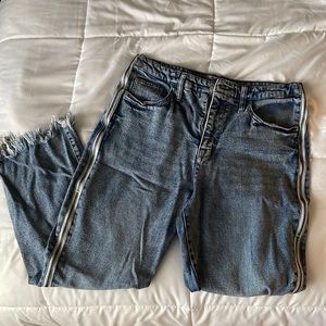 Women’s zipper capri